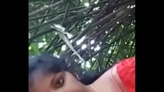 भतीजी ने चाचा का लंड चूसा जंगल में