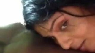 लंड चुस्ती हुई तमिल गर्ल की पोर्न सेल्फी