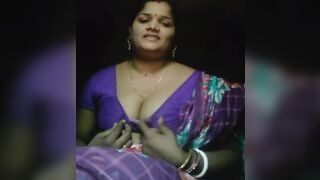 चूची को मसलती हुई भाभी का सेक्सी क्लिप