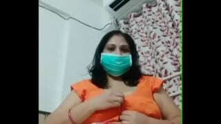 भाभी ने साडी ब्लाउज खोल के चूची दिखाई