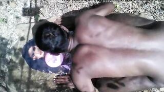 जूठी करीना कपूर की जंगल में चुदाई