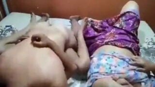 एक बिस्तर में बीवी और साली की चुदाई