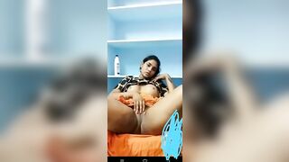 गाँव की लड़की ने वीडियो कॉल में चूत दिखाई