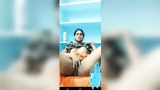 गाँव की लड़की ने वीडियो कॉल में चूत दिखाई