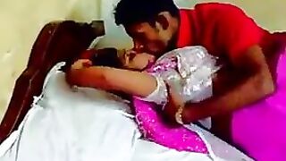 जवान लड़के को बूब्स चुसाए भाभी ने