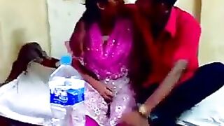 जवान लड़के को बूब्स चुसाए भाभी ने