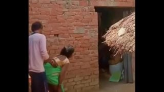 खेत में कमरे के पीछे आंटी की बुर चोदी