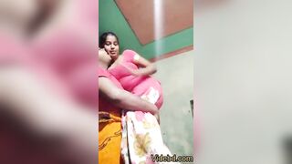 घर में भाभी की चूची चूस के मस्ती की देवर ने