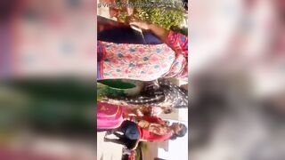 मोर्निंग वाक पर भाभी की मटकती हुई गांड
