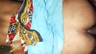 दोस्त की बीवी चोदी और गांड मारी उसके सामने