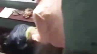 बिहारी ट्यूशन टीचर ने जवान लड़की की चूत बजाई क्लास में