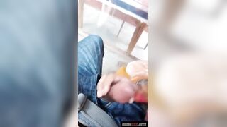 देसी लड़की ने लंड का लोलीपोप ब्लोव्जोब किया