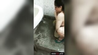 चुदाई के बाद चूत धोती हुई आंटी का वीडियो