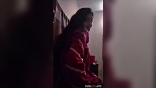 जवान लड़की ने बॉयफ्रेंड का मुहं में ले के चूसा