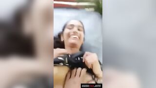 जींस ऊपर कर के छोटी लड़की की चिकनी चूत मारी