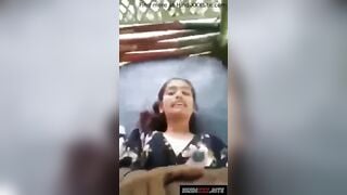 जींस ऊपर कर के छोटी लड़की की चिकनी चूत मारी