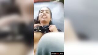 जींस ऊपर कर के छोटी लड़की की चिकनी चूत मारी