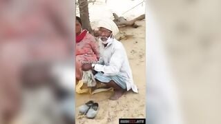 पंजाबी वीडियो में देखें बूढ़े को रंडी की बुर मारते हुए
