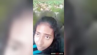 जंगल में बॉयफ्रेंड के लंड को चुस्ती हुई लड़की का एमएमएस