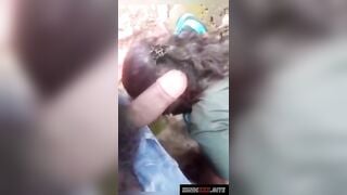 जंगल में बॉयफ्रेंड के लंड को चुस्ती हुई लड़की का एमएमएस