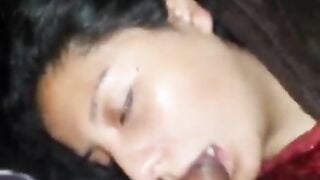 सोयी हुई बहन के मुहं में लंड देता भाई!
