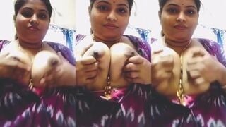 साउथ इंडियन आंटी के दूधू देखो!
