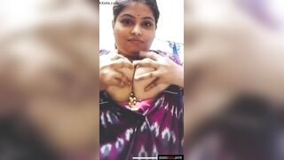 साउथ इंडियन आंटी के दूधू देखो!