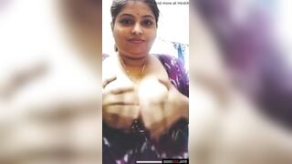 साउथ इंडियन आंटी के दूधू देखो!