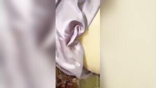 दिल्ली वाली भाभी ने गरीब आदमी को चूत चोदने दी!