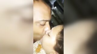 प्रेमी ने भाभी की बुर में बड़ा लंड चिभो डाला!