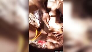 झाड़ियो में लिटा के मजे लिए मद्रासी आंटी के साथ