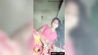 गाँव की नयी नवेली भाभी ने वीडियो कॉल में बुर का छेद खोला!