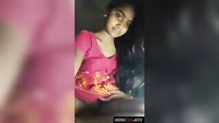 गाँव की नयी नवेली भाभी ने वीडियो कॉल में बुर का छेद खोला!