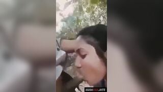 शादी के बाद प्रेमी से मिलने आई भाभी ने जंगल में लोड़ा चूसा