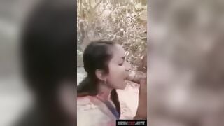 शादी के बाद प्रेमी से मिलने आई भाभी ने जंगल में लोड़ा चूसा