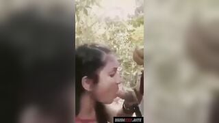 शादी के बाद प्रेमी से मिलने आई भाभी ने जंगल में लोड़ा चूसा