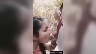 शादी के बाद प्रेमी से मिलने आई भाभी ने जंगल में लोड़ा चूसा