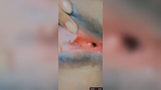 प्यासी भाभी ने दिखाया चूत का छेद