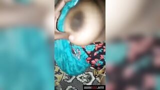 सौतेली मम्मी के दूध से भरे चूचे दबाने का बीपी वीडियो