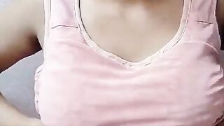 पंजाबी हाउसवाइफ ने फुद्दी को केला खिलाया