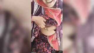 राजस्थानी आंटी ने चूची का दूध निकाला