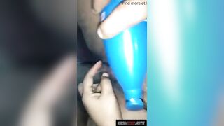 बीवी की चूत पर तेल लगा के चोदता अनाड़ी पति