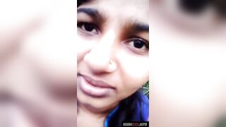 कॉलेज गर्ल का जंगल में बुर मसलने का न्यूड एमएमएस