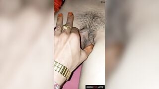 राजस्थानी न्यूड एमएमएस में बीवी की नंगी चूत दिखा पति ने