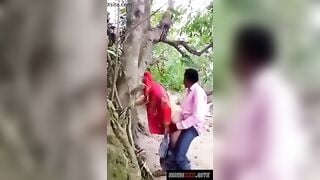 सफाई वाली लड़की की 19 साल की बुर चोदता विलेज मास्टर