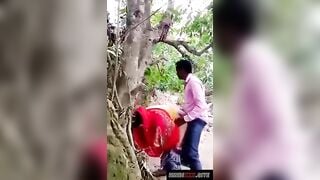 सफाई वाली लड़की की 19 साल की बुर चोदता विलेज मास्टर