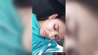 कुंवारी कॉलेज गर्ल को बोटवाले ने चोद के बूब्स पर माल छोड़ा