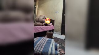 मटकन गांड वाली आंटी चढ़ी लंड पर