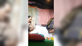 पत्नी की गोरी चुत मे ऊँगली कर चोदा पति ने टाँगे उठाके