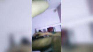 सुन्दर भाभी ने लंड को पकड़के चुत का रास्ता दिखाया